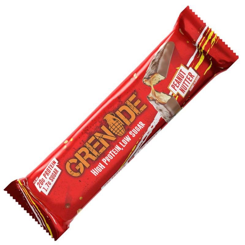 Der Riegel ist in leckere Schichten aus Eiweiß-Nugat, Karamell und Milchschokolade mit knusprigen Erdnüssen unterteilt. Die Verpackung zeigt die Nährwertangaben mit 20g Protein und weniger als 2g Zucker pro Riegel.